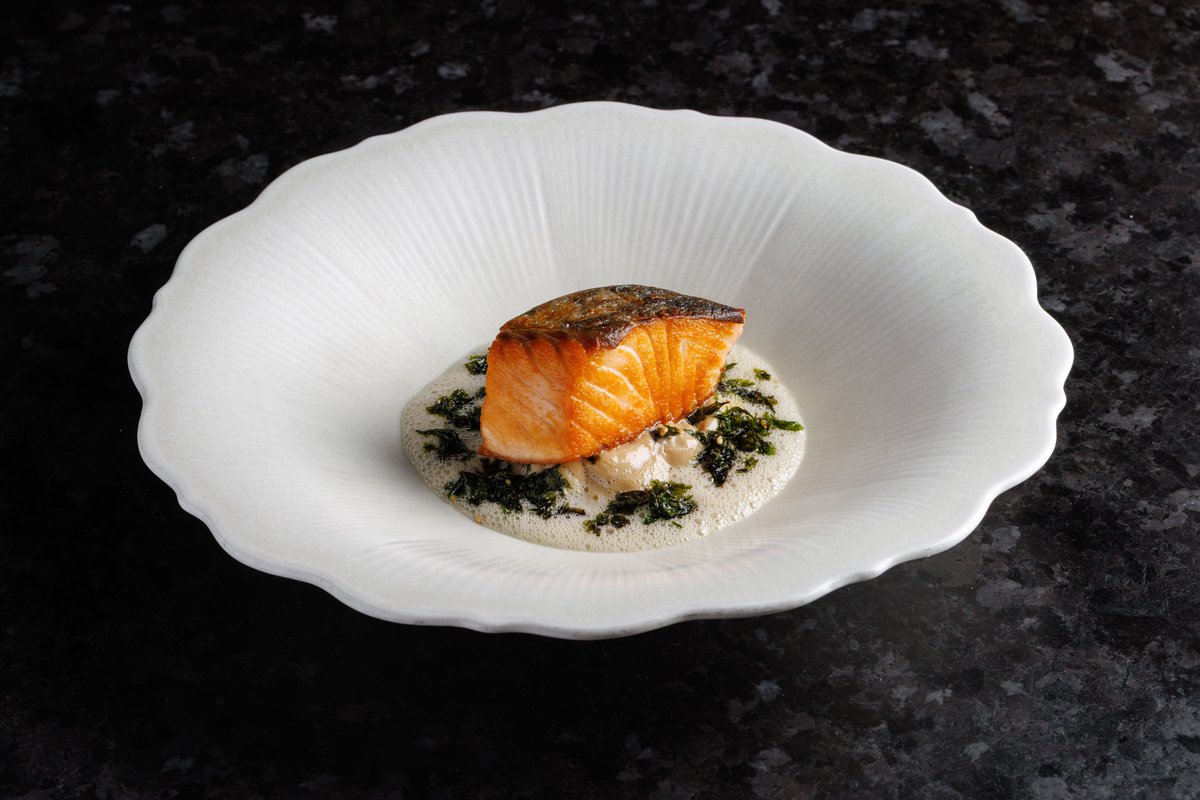 Лосось с кокосовым бербланом и кремом из цветной капусты