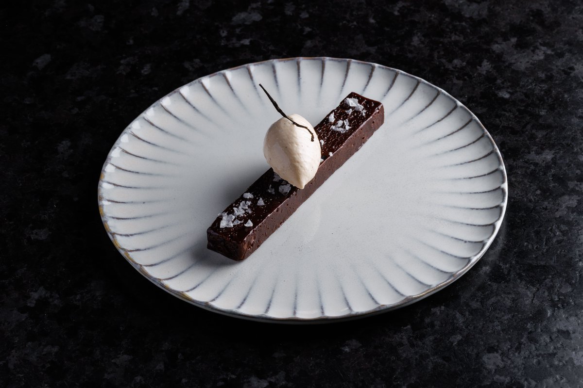 Брауни с черным чесноком