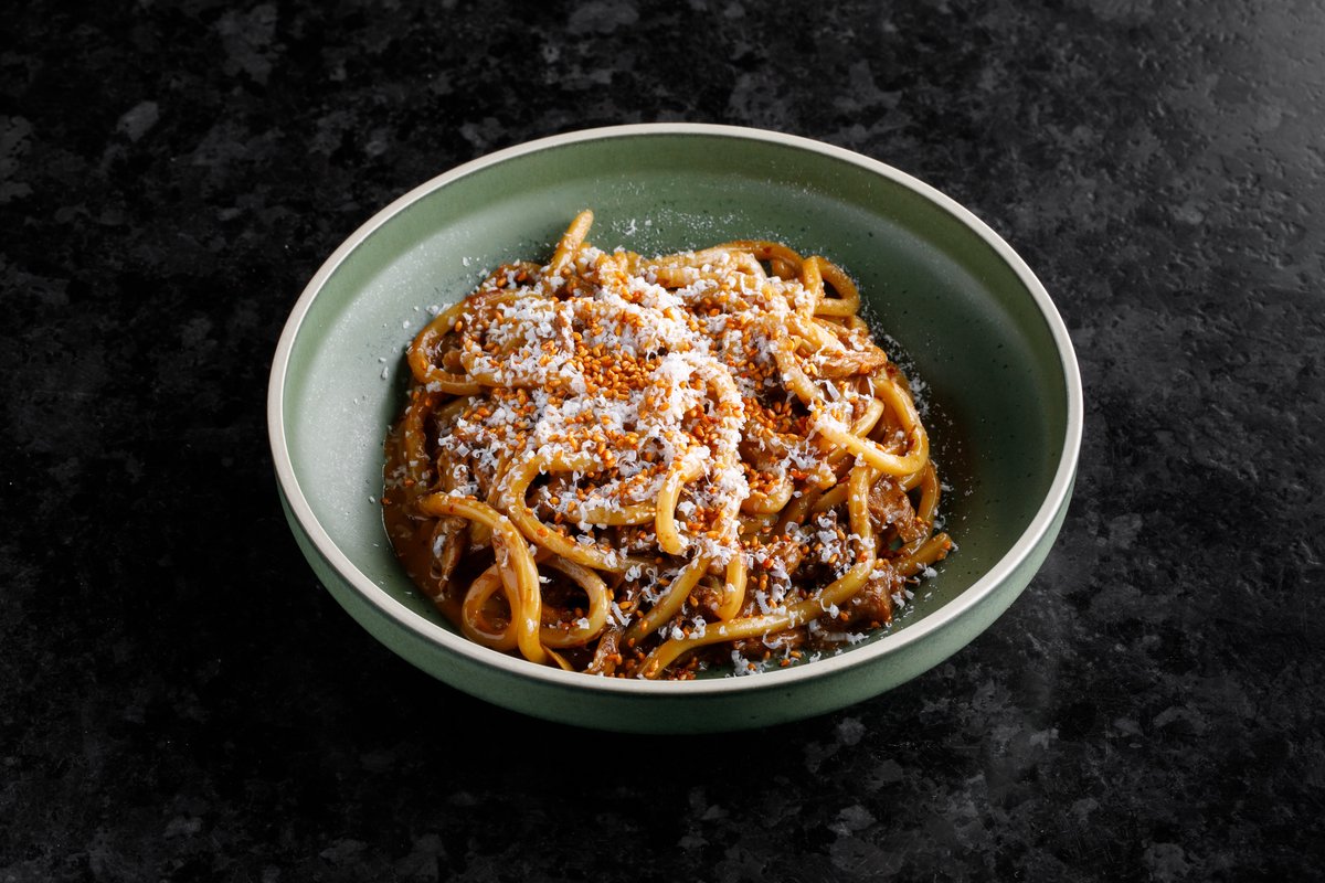 Лапша с томленой щекой и фетой