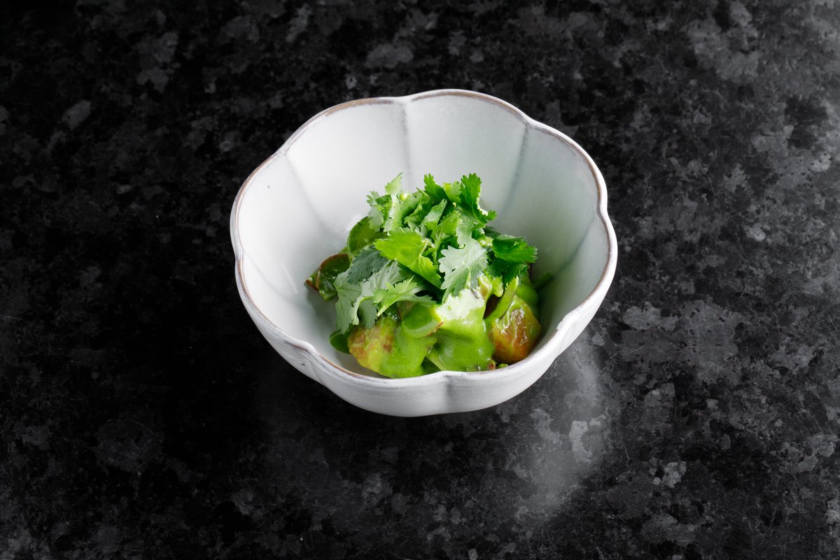 Севиче из лосося с соусом из зеленого перца и шисо