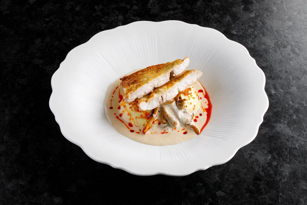 Бедро цыплёнка  с вешенками и соусом саке